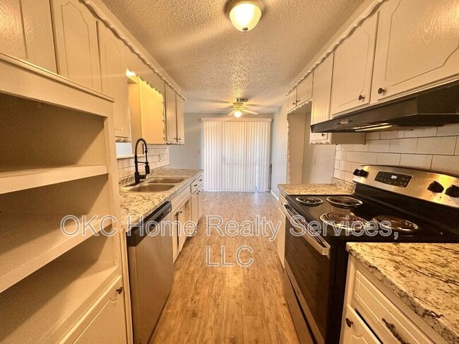 Building Photo - 9313 NE Stardust Ln