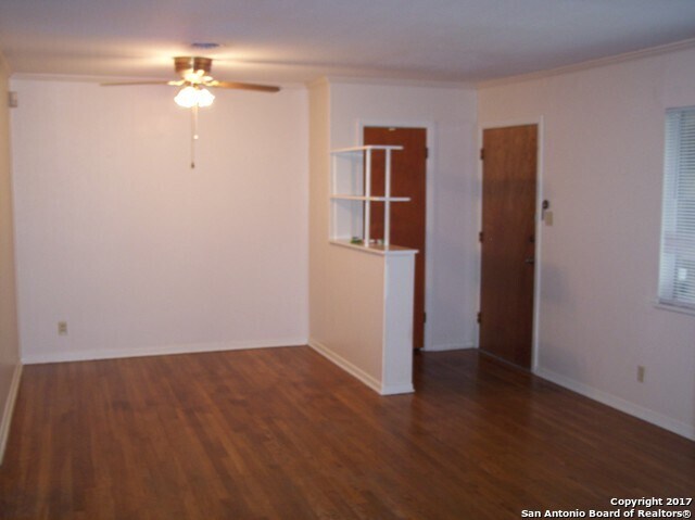 Building Photo - 646 E Nottingham Dr
