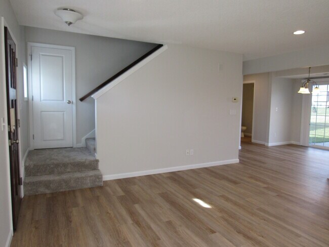 Building Photo - 5950 Valley Dr