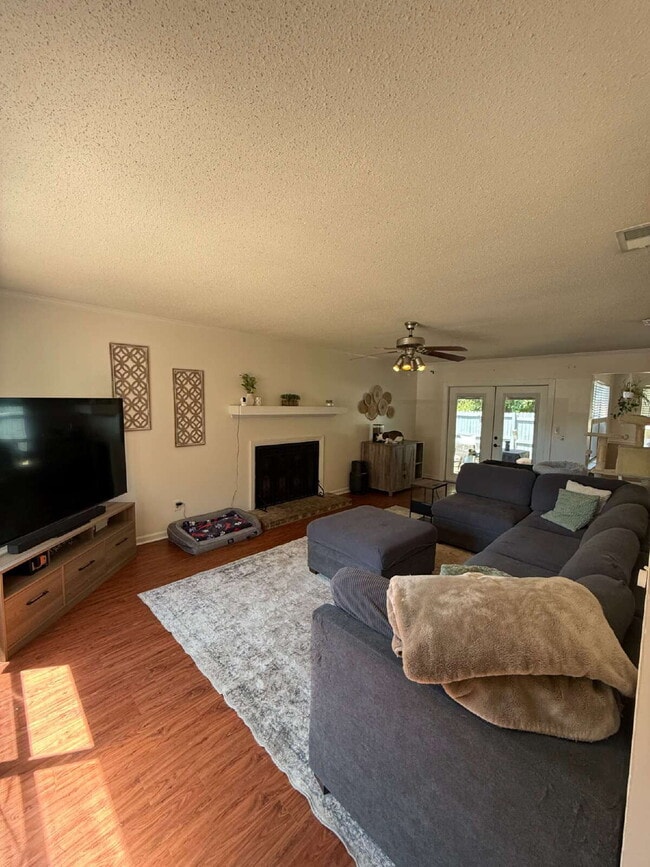 Building Photo - "Charming 3-Bedroom Townhouse Retreat in Beaufort - Spacious 1742 sq ft on Battery Lane!"