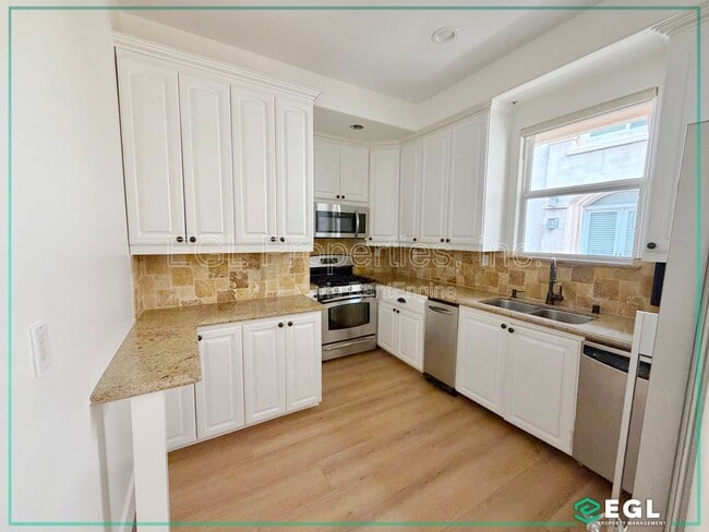 Foto del edificio - 16123 W Sunset Blvd