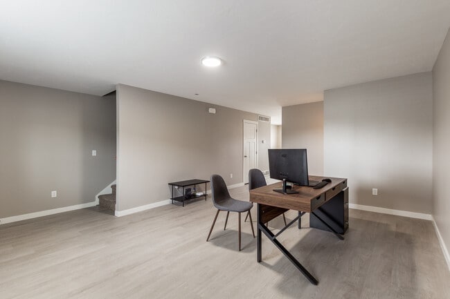 Building Photo - Meadowcreek Townhomes