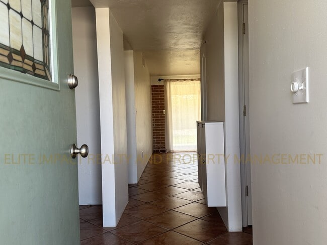 Building Photo - 6624 E Nelson Dr