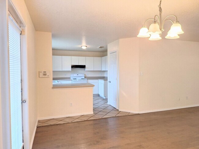 Building Photo - ~~$300 Off 3rd Months Rent~~Spacious 4 bed...