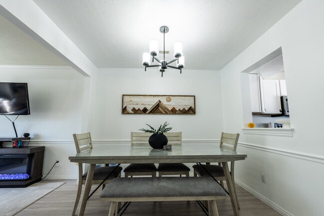 Dining Room - 1039 Eastgate Dr