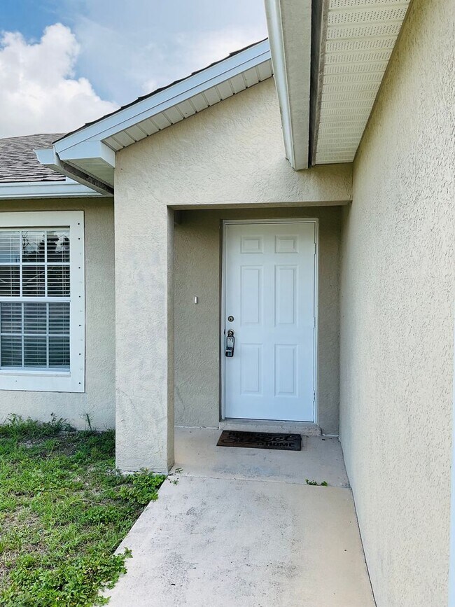 Foto del edificio - Newly Available Move in Ready 3/2!!