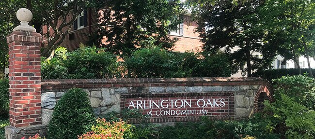 Foto del edificio - 104 N George Mason Dr