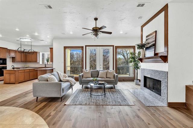 Building Photo - 324 Rolling Oaks Ridge