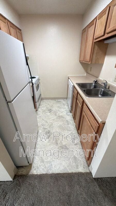 Building Photo - 1300 E H St