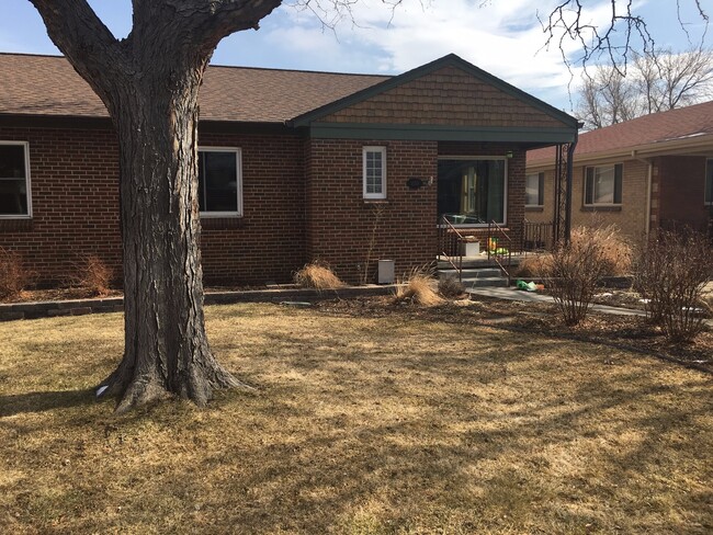 Building Photo - Live a Block Away from Sloan's Lake! Licen...