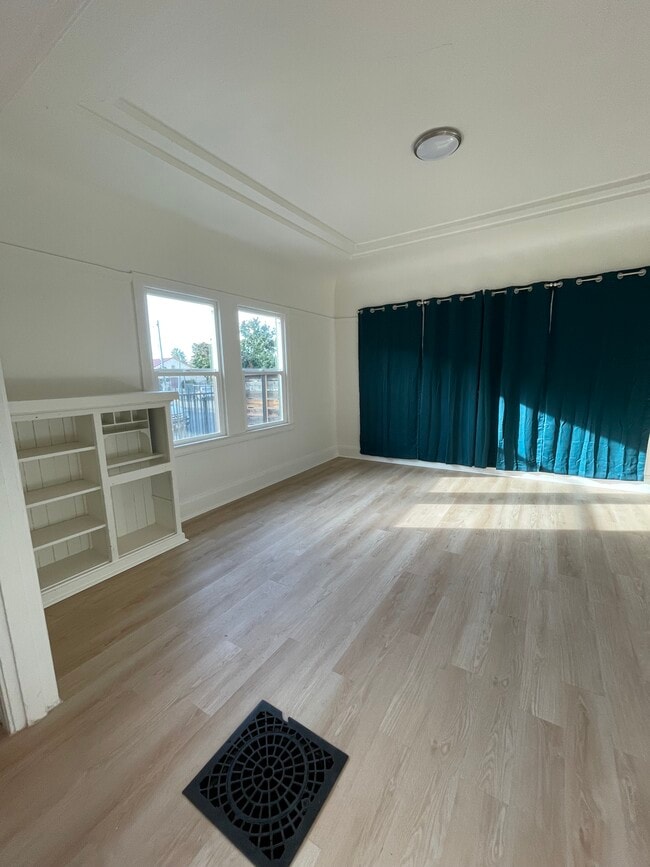 Foto del edificio - 518 E Oak St