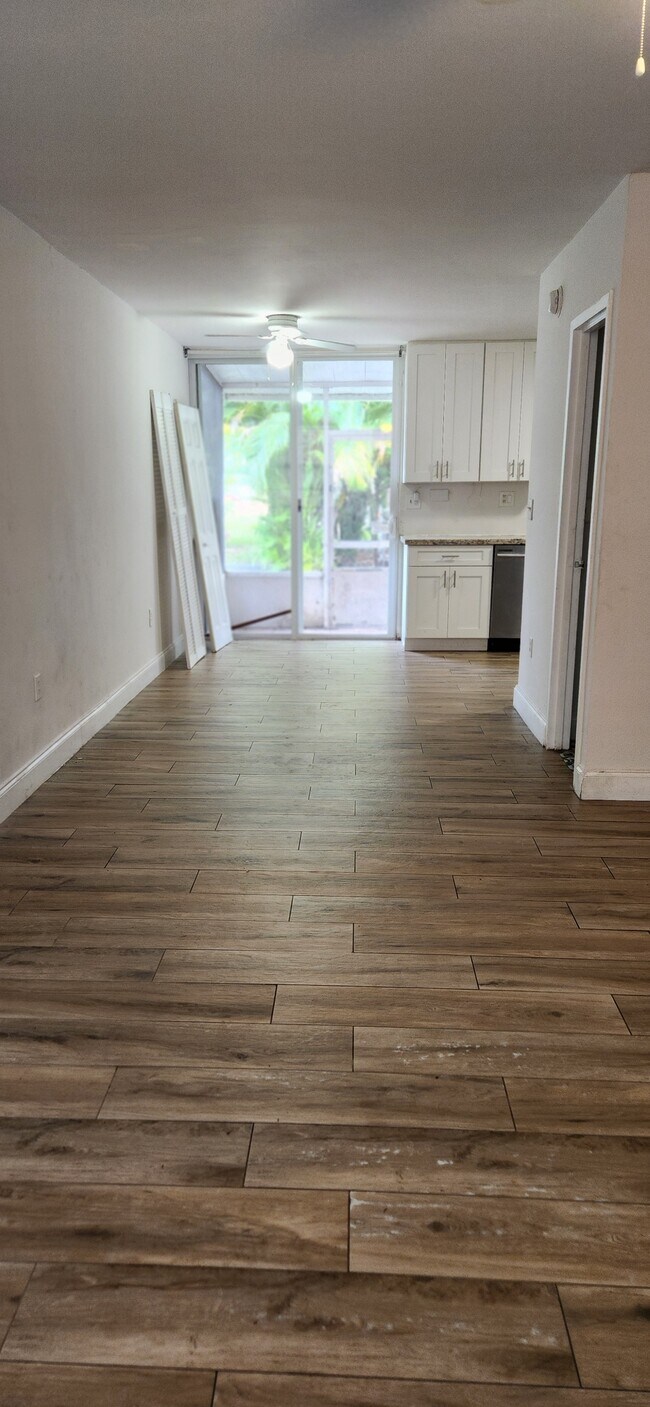 Building Photo - 5979 SW 69th St