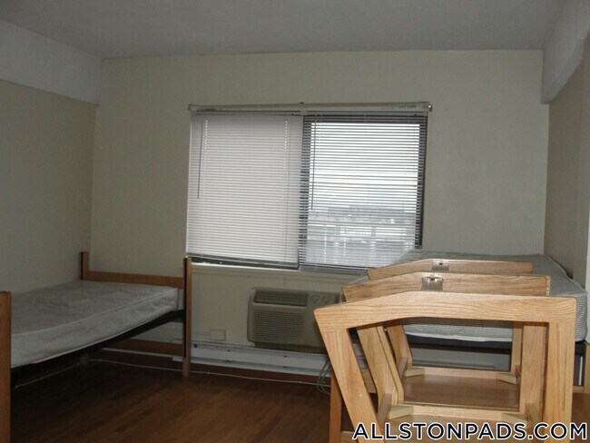 Foto del edificio - 1110 Commonwealth Ave