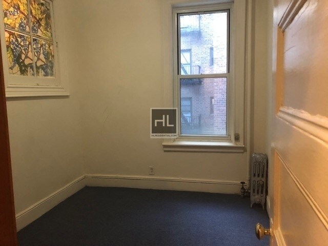 Building Photo - PreWar Three Bedroom Apartment in Astoria,NY