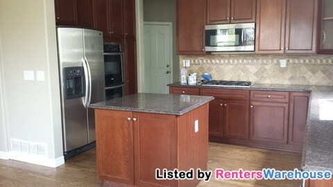 Building Photo - 10951 Bluegate Way