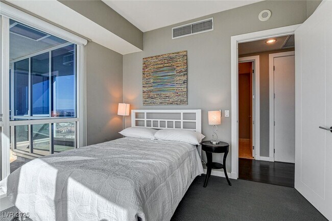 Building Photo - 4575 Dean Martin Dr