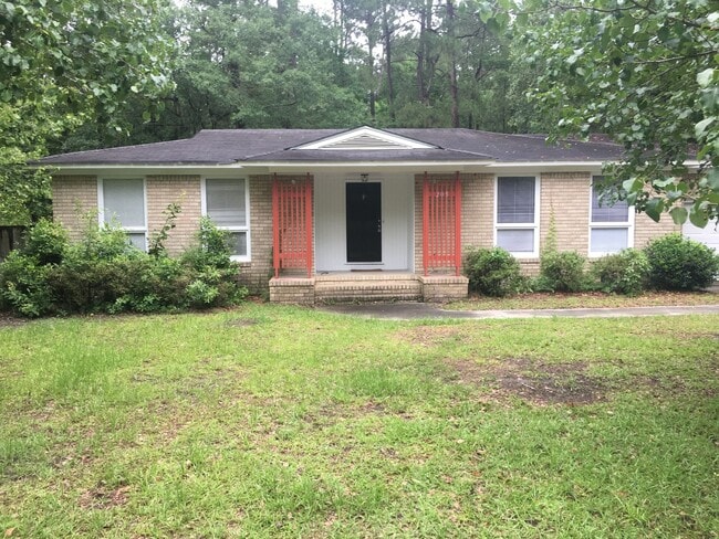 Building Photo - Brick Home Close to SHS