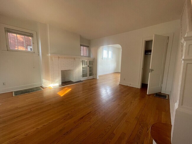 Building Photo - Available July 1, 2024; Lease ends June 28...