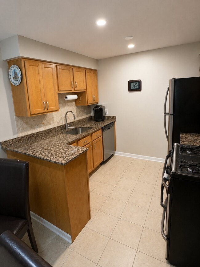 Photo - 8814 Briar Ct (Des Plaines, IL) Apartment