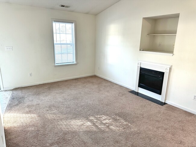 Building Photo - 406 Winners Cir N