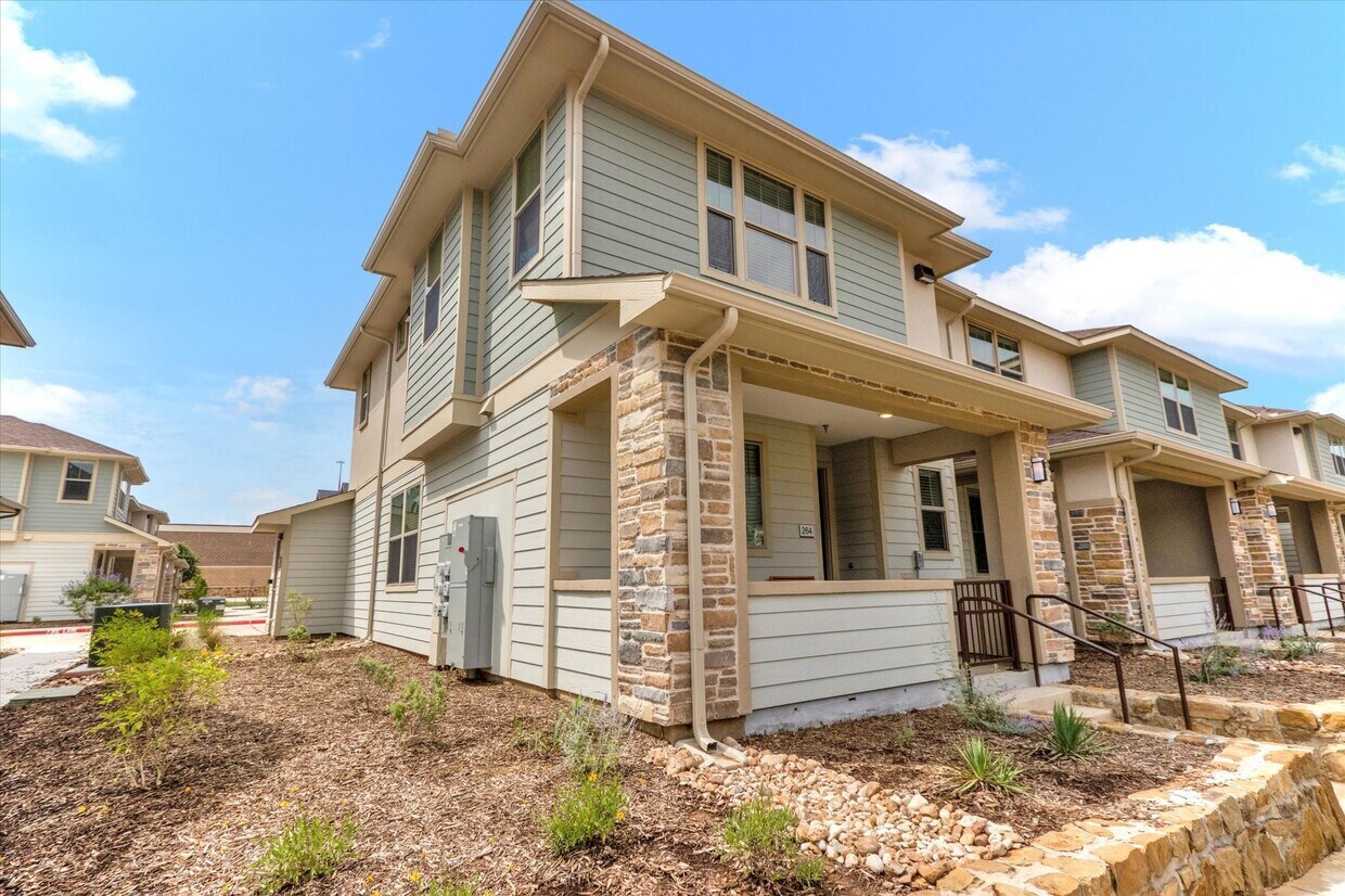 Foto principal - 5900 U.S. 287 Frontage Rd