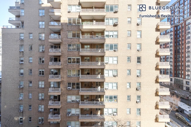 Building Photo - 30 Park Ave