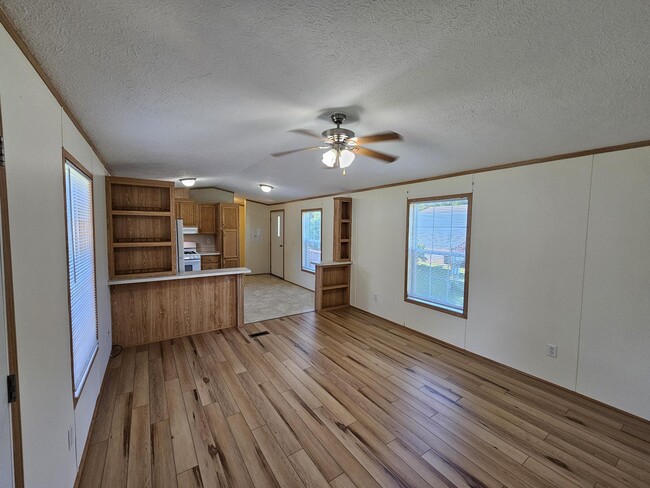 Building Photo - 27 Woodside Ln