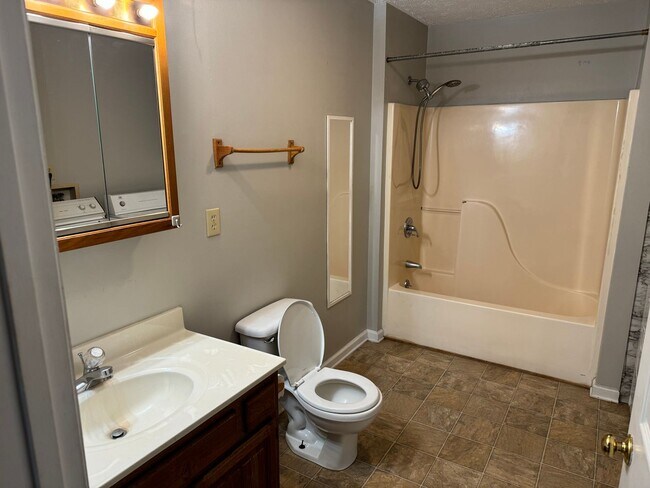 Building Photo - Riverview Apartments