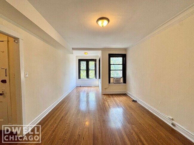Foto del edificio - 2638 N Milwaukee Ave
