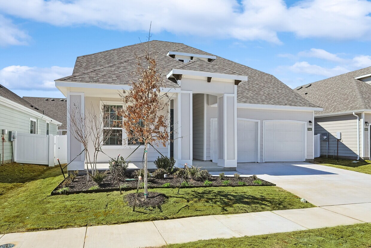 Foto principal - 5941 Revere Dr