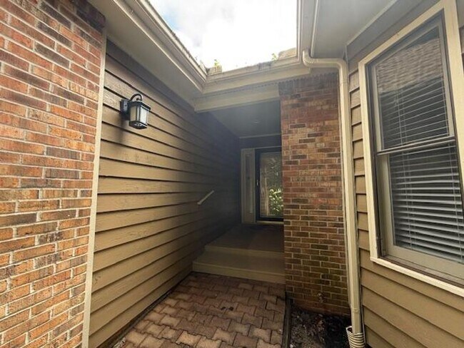 Foto del edificio - 222- Hanover Place Bev Roberts Rentals and...