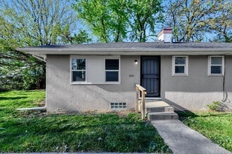 Building Photo - 2383 Hiawatha Park Dr