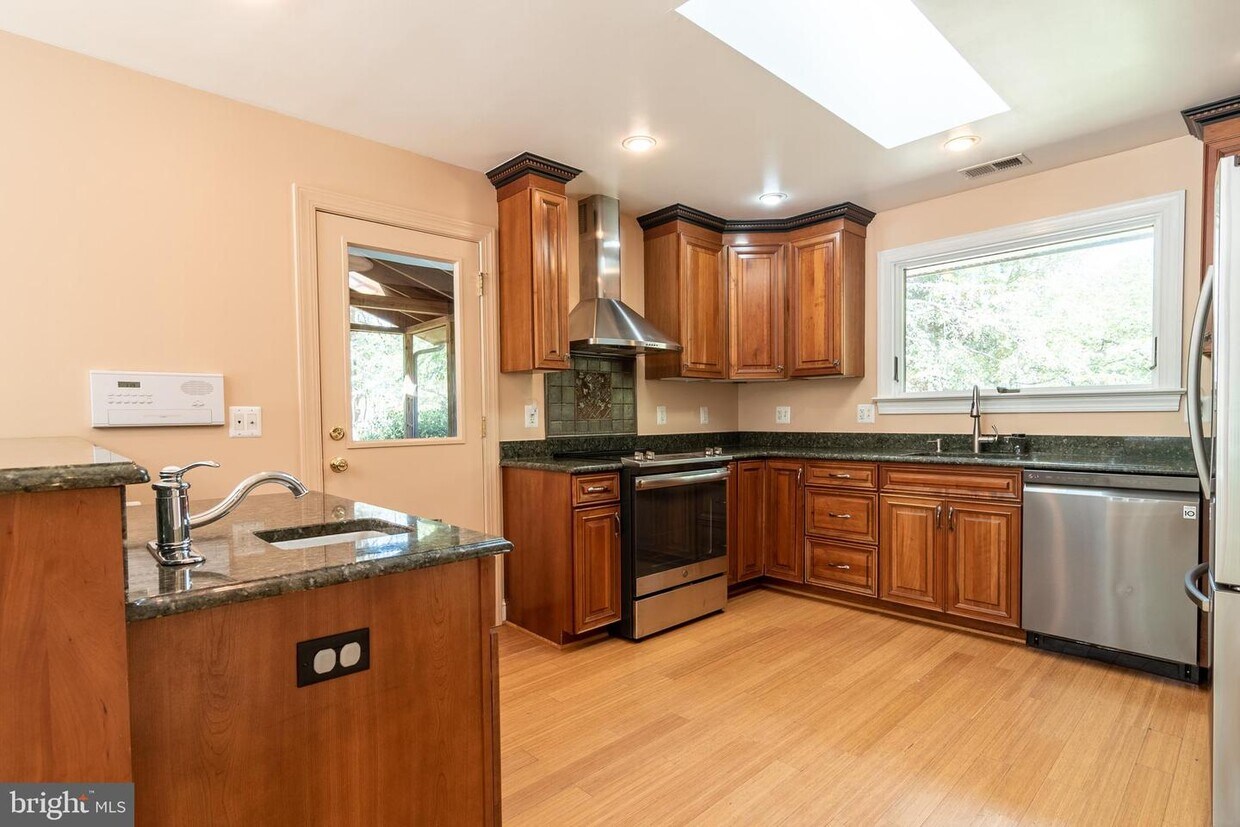 10800 Park Rd, Lorton, VA 22079 House Rental in Lorton, VA