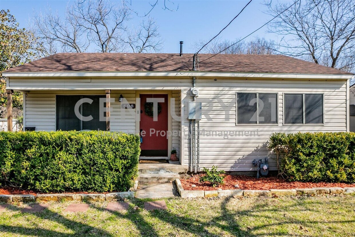 608 N Elm St, Lancaster, TX 75146 House Rental in Lancaster, TX