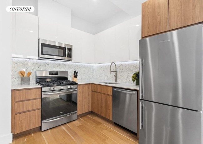 Building Photo - 322 Gates Ave