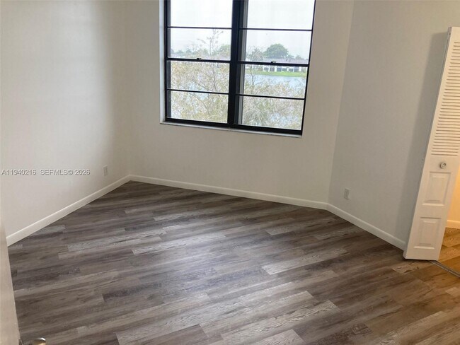 Foto del edificio - 212 Lake Pointe Dr