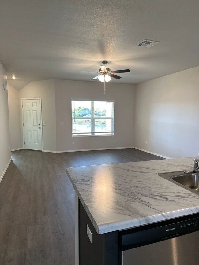 Building Photo - Four Bedroom | Two Bath Home in Park Place
