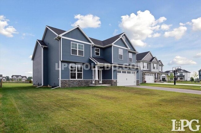 Building Photo - 1038 Stoneleigh Rd