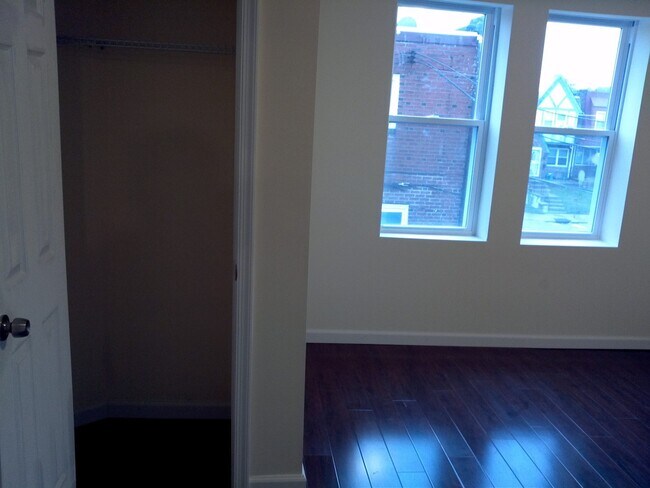 Building Photo - Stunning Update - Cedarbrook
