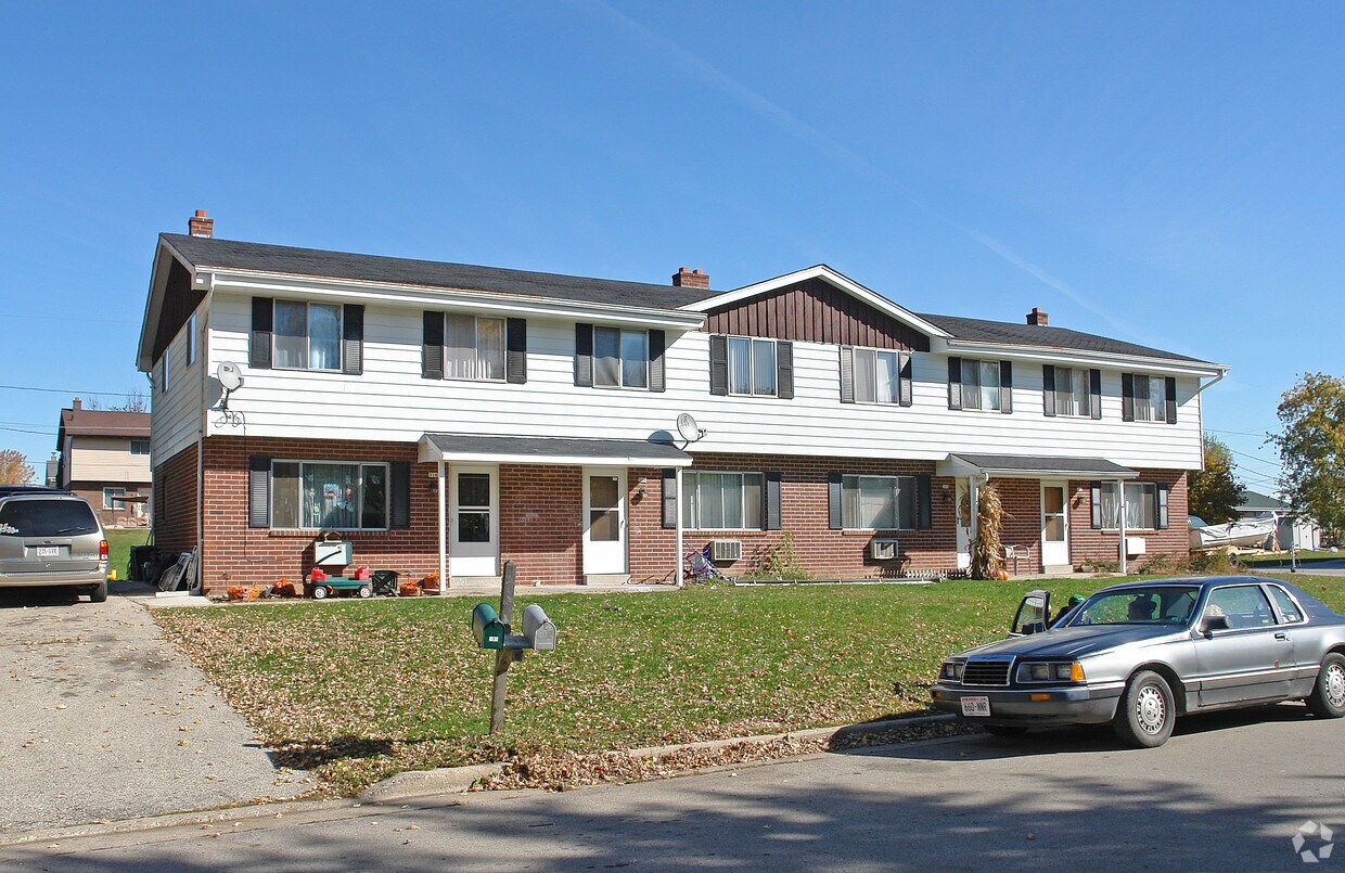316322 Paul St, Burlington, WI 53105 Apartments in Burlington, WI