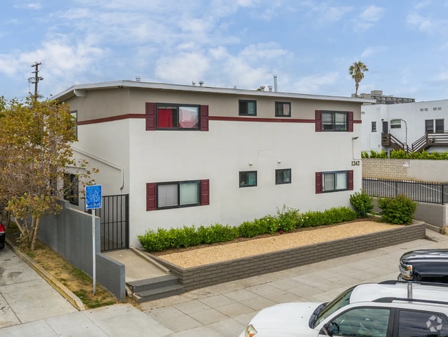 Building Photo - 1242 Cedar Ave