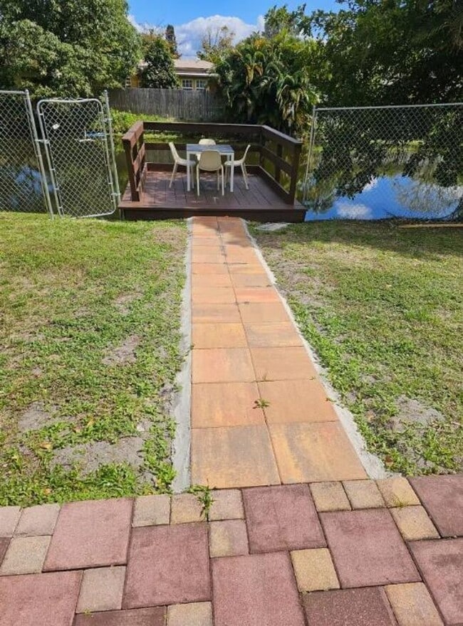 Photo - 750 SW 55th Ave House