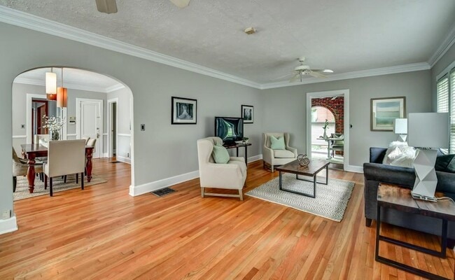 1920's charm - 866 Moreland Ave SE