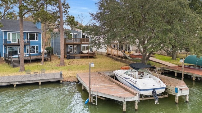 Building Photo - 3203 Poe Dr