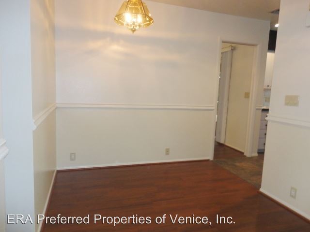 Building Photo - 3 br, 3 bath House - 1561 MISSION VALLEY