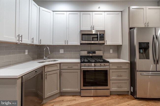 Foto del edificio - 2045 N College Ave