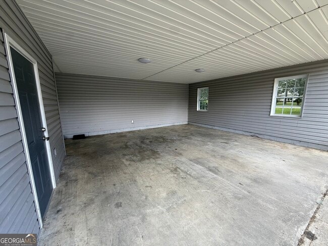 Building Photo - 136 Trinity Rd