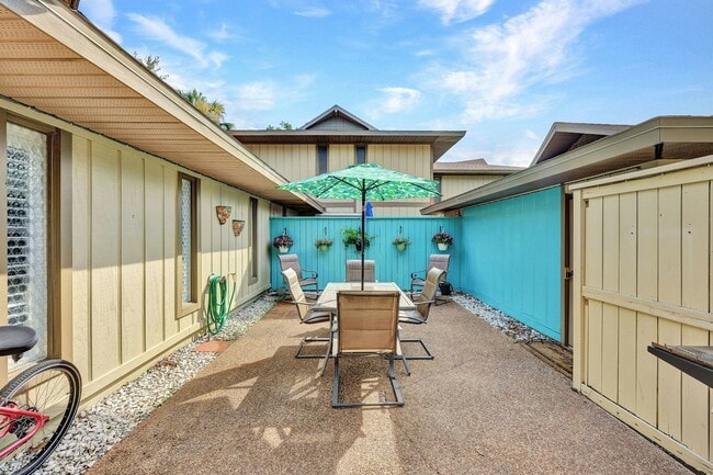 Foto del edificio - 4280 Island Cir