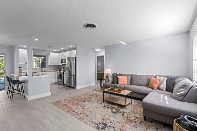 Foto del edificio - 1593 NE 24th St