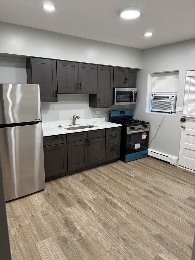 Building Photo - 4404 N Melvina Ave
